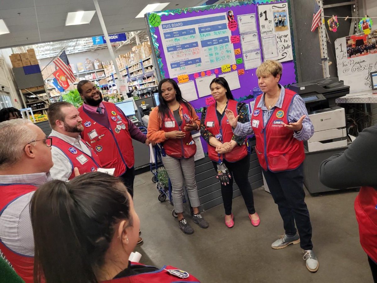 ApsmTroy's tweet photo. Such an amazing visit with our  North Divisional AP Director Debra Sheiner. Super exciting to show off all of our hard works and efforts here at Rosedale Store 2664. We are HUNGRY!!!!! @Houghton1366 @SewellElnora @michaelO1366 @cag315 @LowesSafe @ShrnBrewster @SedeekahP https://t.co/gvC5nxviIg