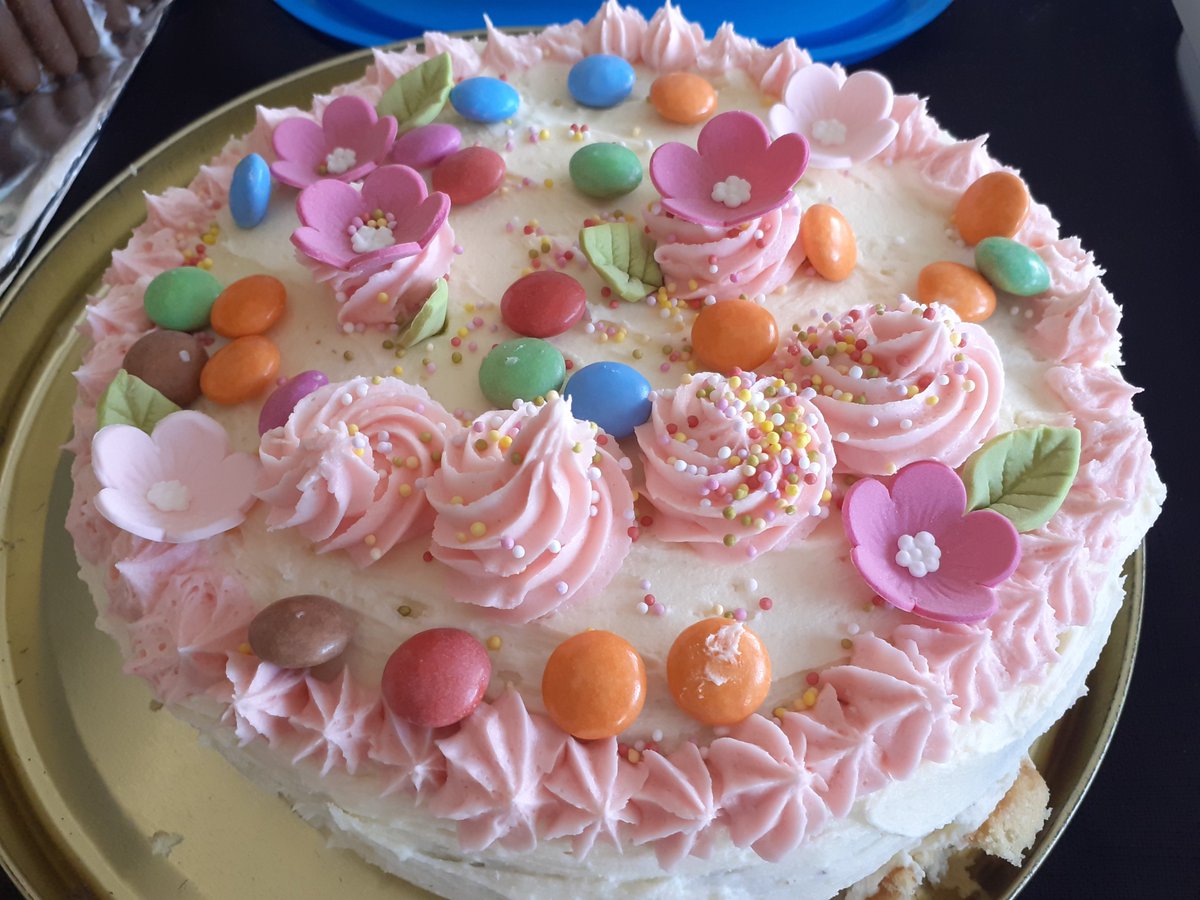 Tranby_Food's tweet photo. Year 8 pupils have baked and decorated these beautiful cakes today @Tranby_school https://t.co/7Q6xWw16CI