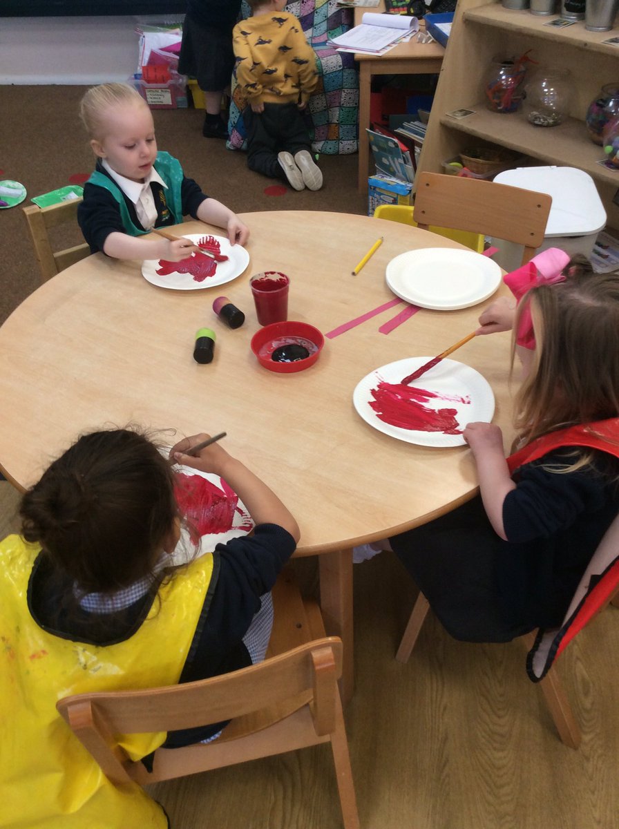 EgremontEYFS's tweet photo. We are using our expressive arts skills to create lots of different insects for our display board! Which insect are we painting here? 🐞 #blackspots #redbody #sixlegs https://t.co/uIKYR8absD