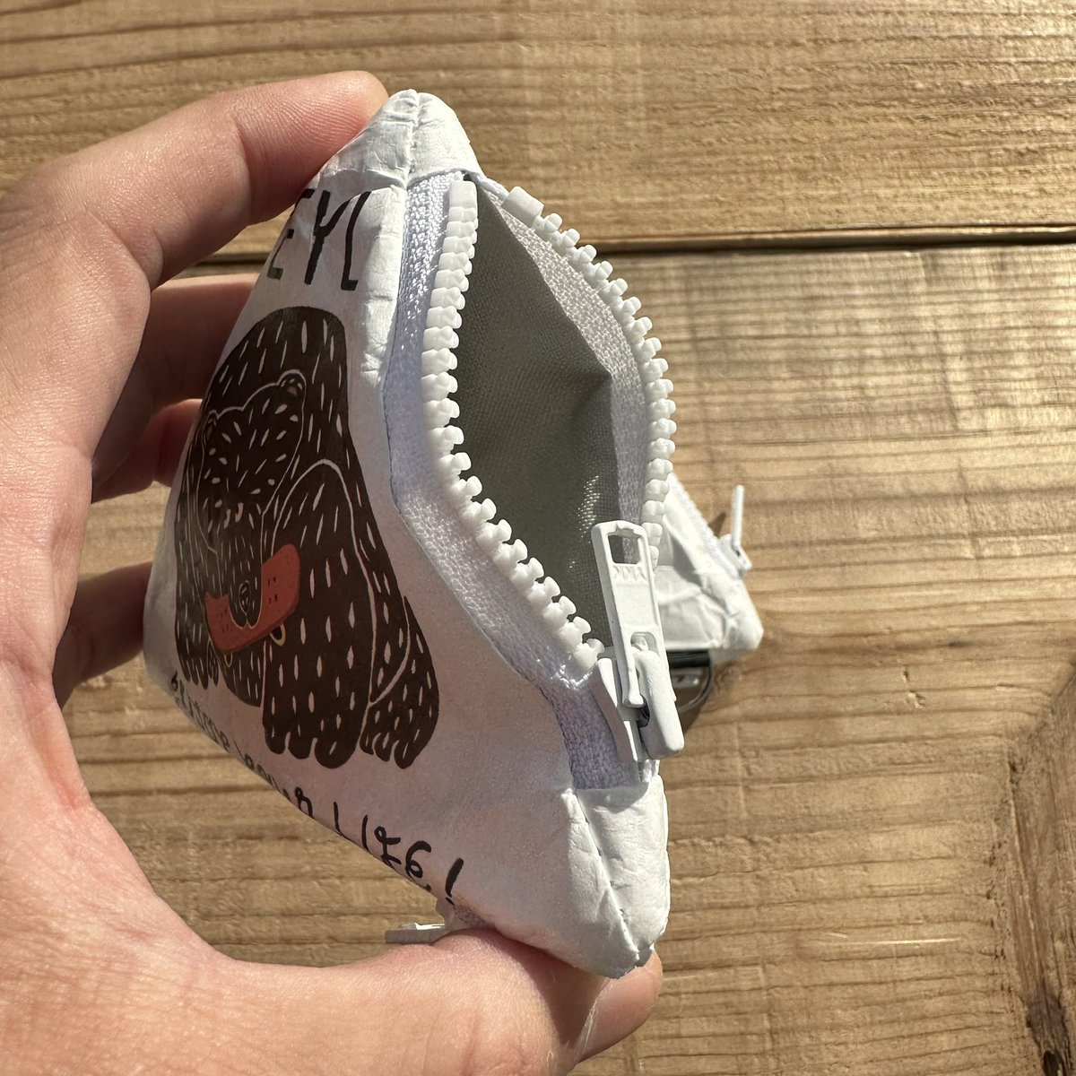 EYL_twt's tweet photo. EYL×オカタオカさん 
"Triple Pocket Pouch" 
3つの独立したポケットであれこれ分別出来るポーチです。

小銭はもちろん、お薬、鍵、アクセサリー、ギターピックなどの収納に○

4/23(日)に真岡で開催のGENTLE HIKE STANDで販売します。

#ミニ財布　#コインケース https://t.co/xCCRppNiCQ