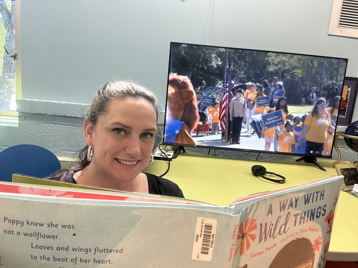 MaryFordLibrary's tweet photo. We’re watching the livestream in Charleston!! #ReadIn2023 with @scstatelibrary and @SCASLNet @VOCALCCSD https://t.co/1IRSG5qw8s