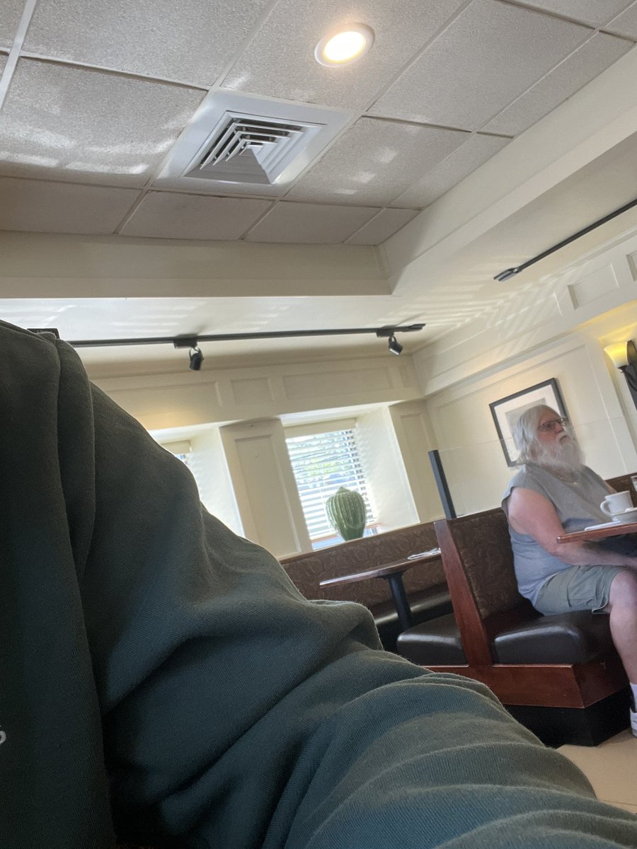 RichZilla1992's tweet photo. My 2 year old asked this man if he was santa 🤣🤣🤣🤣 https://t.co/BzHyB9QX1p
