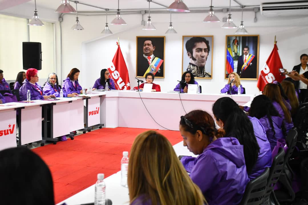 En imágenes 📸

Acto de instalación de la Vicepresidencia de Mujeres del PSUV a nivel nacional. 

Esta actividad es encabezada por su vicepresidenta, Diva Guzmán. 

<a href="/d_guzmanl/">Diva Guzmán</a> 
#ManoDeHierro