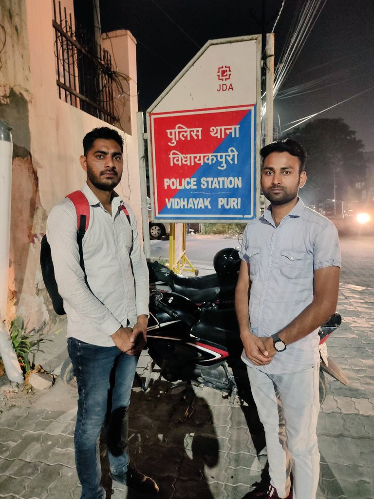 अगर वाकई में किसी ने धरातल पर 60000 पदों के लिए हमारा साथ दिया है तो ये दो चेहरे है 
बिना किसी स्वार्थ के पिछले 5 दिन से भूखे प्यासे हमारा साथ दे रहे है युवा बेरोजगार हमेशा आपका आभारी रहेगा भाईयों 
@Devendr64184387 @Rinku72305769 <a href="/GOVINDHUDDA98/">GOVIND HUDDA</a>