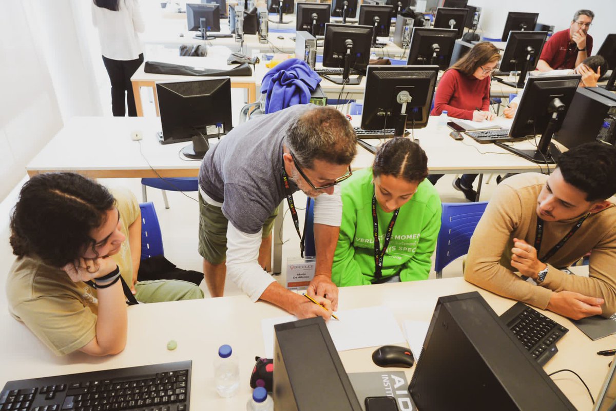 iPRODUCE_EU's tweet photo. The @iPRODUCE_EU Hackathon activities at the 🇪🇸 Spanish cMDF went very well during this first day!

All the teams worked on their ideas and tested the OpIS Platform Tools. Great job everyone! 🙌

#iPRODUCE #hackathon #creativity #Innovation #Spain https://t.co/rzg875x0ek