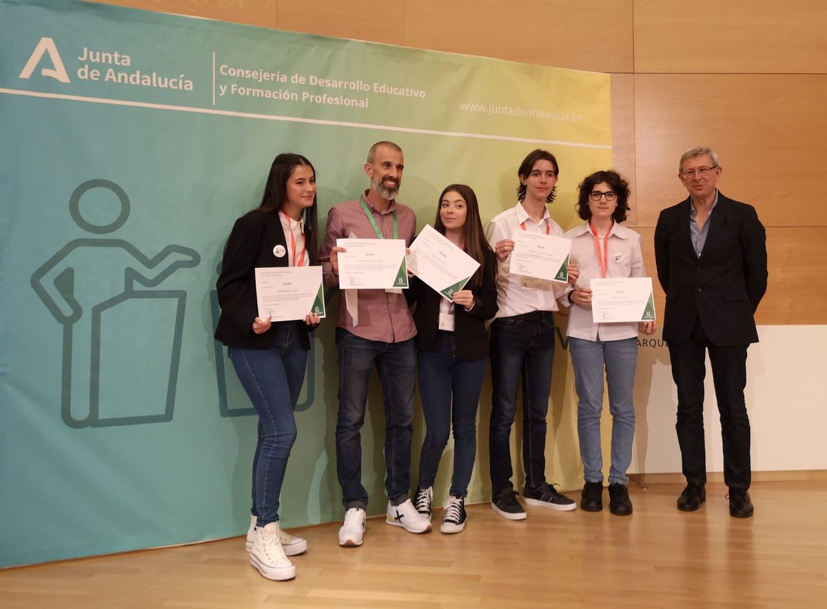 IesTorre's tweet photo. Enhorabuena a nuestro equipo de debate: Mavi, Ana, Ángel y Nico! Han sido semifinalistas del IV Torneo de Debate de Andalucía. Estamos muy orgullosos de nuestro equipo. Enhorabuena 👏🏻👏🏻👏🏻 https://t.co/gTbXak7agJ