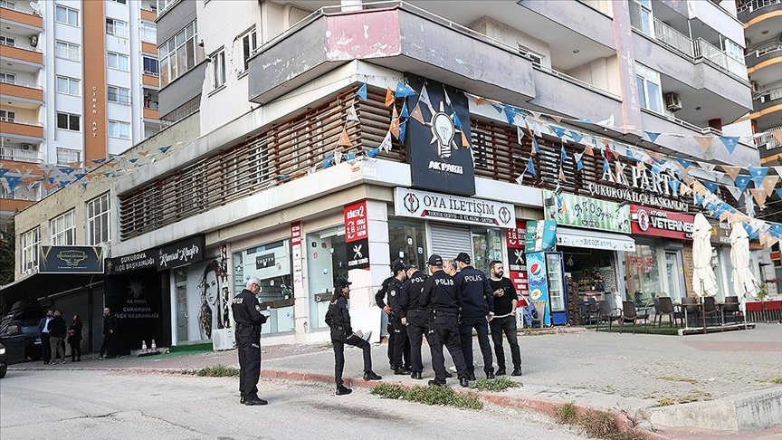 cumhuriyetgzt1's tweet photo. Silahlı saldırı düzenlenen AKP ilçe binası deprem sonrası boşalt��lmış!

https://t.co/PRNoX1rKEb https://t.co/TLrOfv8kpW