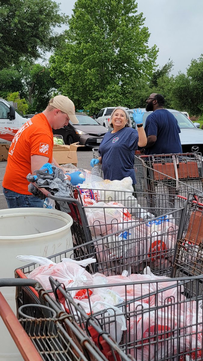 eov177's tweet photo. Helping Heros at the Round Rock serving center! The lakeline way!💪🧡🧡🧡 https://t.co/K3xH5X4N1Z