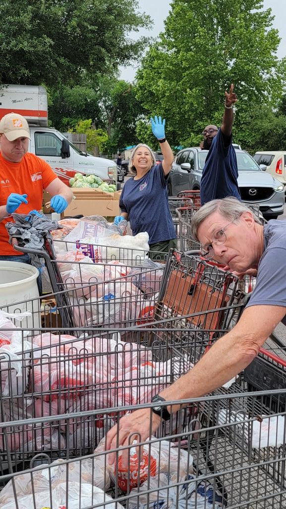 eov177's tweet photo. Helping Heros at the Round Rock serving center! The lakeline way!💪🧡🧡🧡 https://t.co/K3xH5X4N1Z