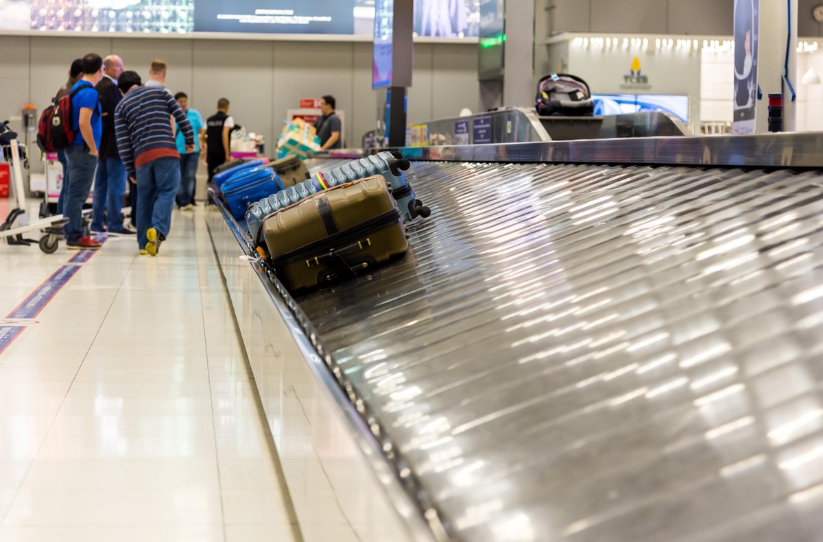 awsdevelopers's tweet photo. Reached your destination but waited too long to get your luggage? We've all been there! Learn how the King Khalid International Airport in Riyadh is enhancing their operations with a predictive maintenance system using AWS Machine Learning services! https://t.co/uTJTQpiwGF https://t.co/RBoGgIwSKU