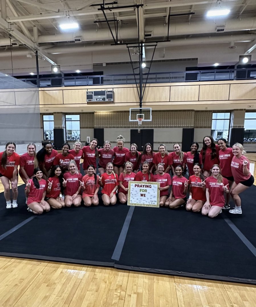 AriWoolbright's tweet photo. Sending all of my love and wishing the best of luck to my Woodlands Elite family this weekend!! 🤍#FINISHFORP @WEGenerals https://t.co/xuerQmQUz2