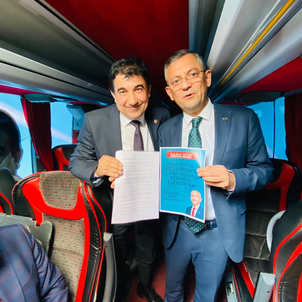 Bugün Kırşehirde Sayın <a href="/eczozgurozel/">Özgür Özel</a>  ve <a href="/drmetinilhan40/">Dr. Metin İlhan</a>  ile görüştük. Diyetisyenler olarak taleplerimizi ve sorunlarımızı kendilerine ilettik. Ilımlı ve sağduyulu yaklaşımları için kendilerine teşekkür ederiz. 10.000 Diyetisyen sözünü aldık diyebilir miyiz <a href="/kilicdarogluk/">Kemal Kılıçdaroğlu</a>  ?