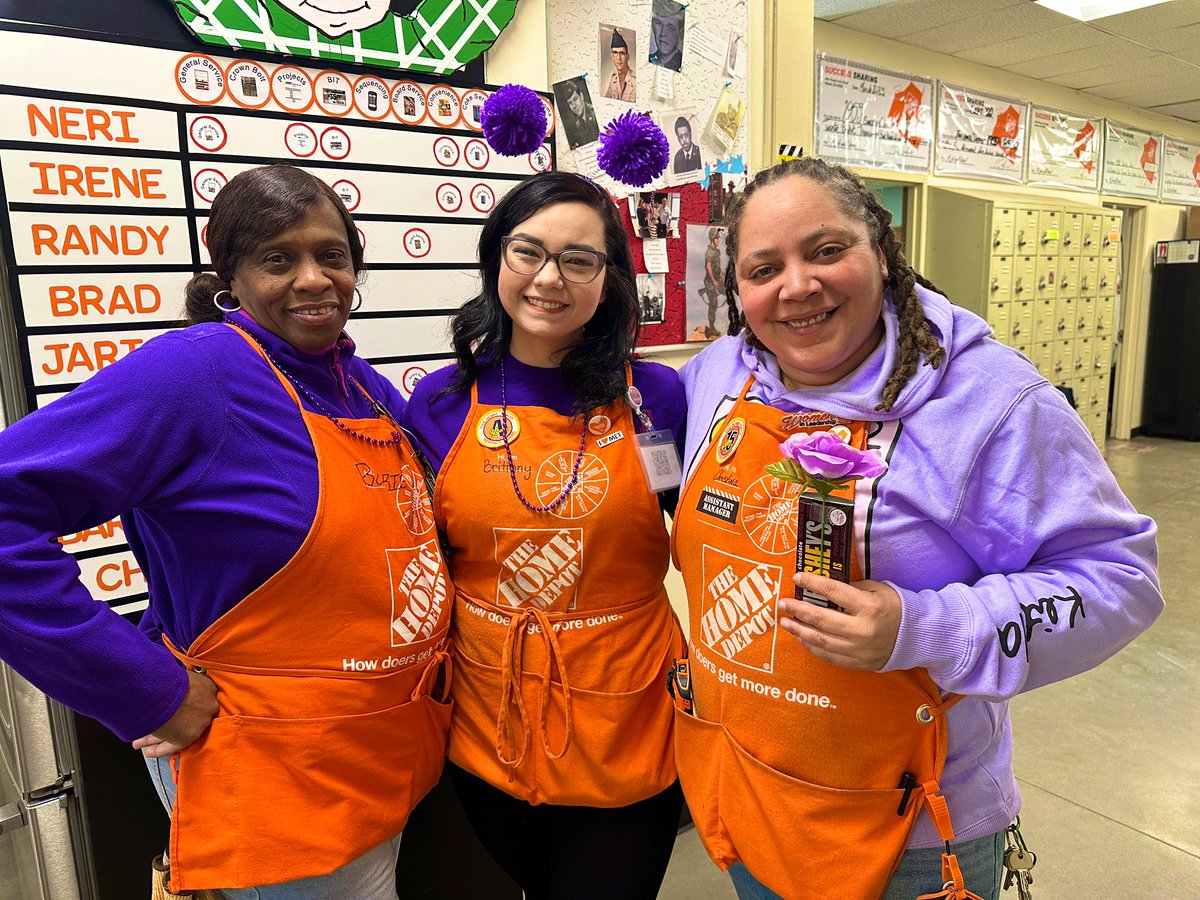 CXMBrittany's tweet photo. 1 year ago @RyneWheatley and ASM Kevin took a chance &amp; offered me the position of being Head Cashier! I never thought I’d leave MET. MET was home, MET was safe! But here I am living the dream as FES Brittany! A lot can happen in a year! #istilllovecrownbolt #livingtheorangelife https://t.co/Qke49OMT8k