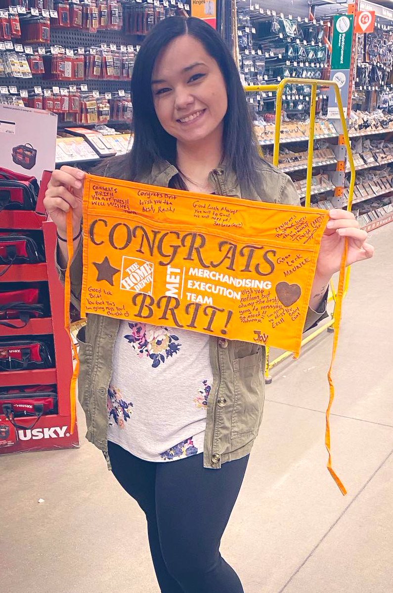 CXMBrittany's tweet photo. 1 year ago @RyneWheatley and ASM Kevin took a chance &amp; offered me the position of being Head Cashier! I never thought I’d leave MET. MET was home, MET was safe! But here I am living the dream as FES Brittany! A lot can happen in a year! #istilllovecrownbolt #livingtheorangelife https://t.co/Qke49OMT8k