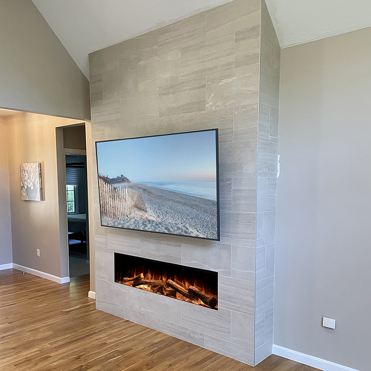 EuropeanHome1's tweet image. This installation by @vineyrdhme in on Cape Cod showcases the Linnea electric fireplace by @evonicfires. It is a perfect example of the clean, modern look that is our brand. Quaint New England is nice but modern New England is chic. #tvabovefireplace #capecodliving