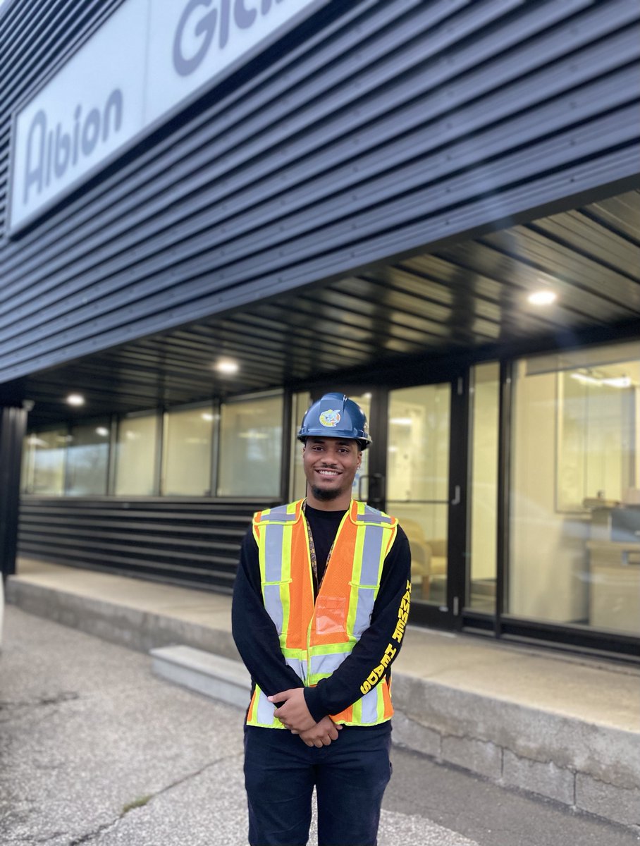 COBTHammerHeads's tweet photo. Meet Rakeem from Group 53 who just started his registered apprenticeship with @GoIUPAT working for #AlbionGlass https://t.co/ffloeRGhlL