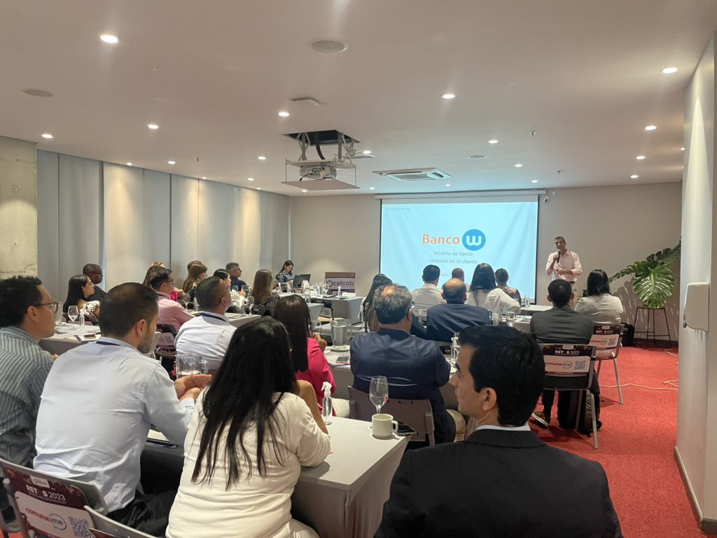 Colcob_Colombia's tweet photo. #Ahora 📣 Alejandro Guerrero Presidente del @BancoWOficial #AsociadoColcob comparte sobre la importancia de centrar los modelos en el cliente; desde la originación, el seguimiento y acompañamiento, brindando soluciones amables hasta lograr la normalización. #ForoColcob https://t.co/wvRmlHw3iF