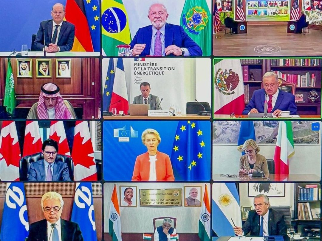 PedroRonchi2's tweet photo. O Lula vai manchar a imagem do Brasil no exterior. O exterior ouvindo o Lula. https://t.co/qXxJafLx9z