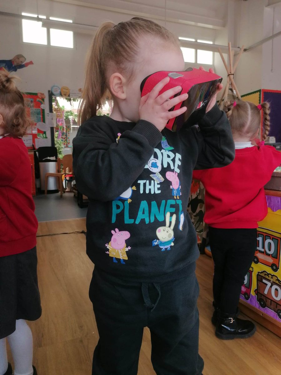 PDCS_EYandRec's tweet photo. We all loved using the VR goggles today to find out about fire engines that firefighters use when they are going to an emergency!๐ฅ๐๐ฉโ๐๐จโ๐
#learningfromdisasters
@HeadPdcs
@PDCSPrimary https://t.co/RMxCIO5S5r