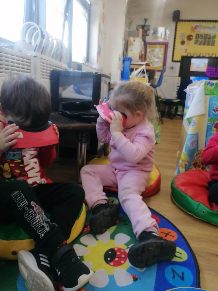 PDCS_EYandRec's tweet photo. We all loved using the VR goggles today to find out about fire engines that firefighters use when they are going to an emergency!๐ฅ๐๐ฉโ๐๐จโ๐
#learningfromdisasters
@HeadPdcs
@PDCSPrimary https://t.co/RMxCIO5S5r