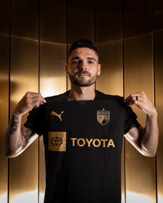 TheStrikerNews's tweet image. 👀🏆 𝘾𝙖𝙢𝙥𝙚𝙤𝙣𝙚𝙨 𝙆𝙞𝙩 🏆👀

SAFC have dropped this limited edition new jersey to honor their 2022 #USLC title. 

What we thinking?