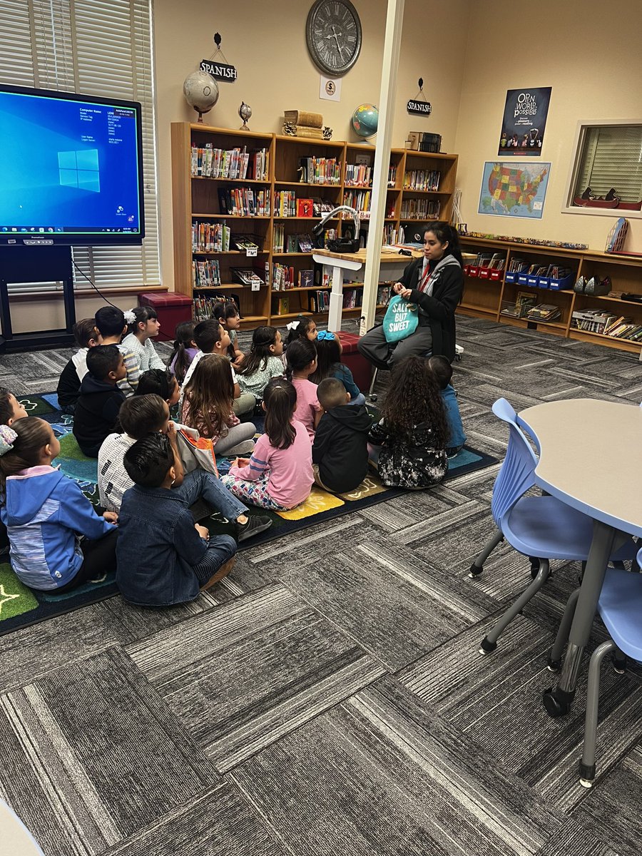 I want to give a shout out to all of our bilingual aides here at Goliad!! Thank you for being a guest reader every week in the Grizzly Library.  
#GoBeGreat
@GoliadGrizzlies 
<a href="/MsGalindoC/">Celeste Galindo</a> 
<a href="/GoliadPhysEd/">Jeanette Ortiz</a>