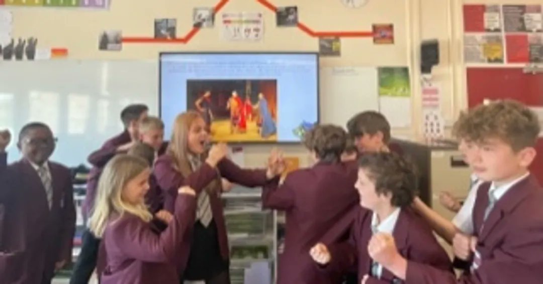 QKSKendal's tweet photo. Year 7 have been enjoying studying Julius Caesar by Shakespeare in their English lessons. They have been acting out scenes and really getting into the characters. #Enjoy #Shakespeare #JuliusCaesar https://t.co/VSeCtC4p3M