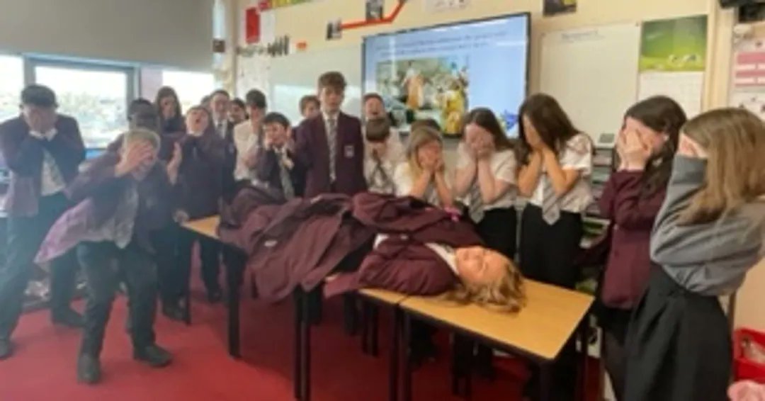 QKSKendal's tweet photo. Year 7 have been enjoying studying Julius Caesar by Shakespeare in their English lessons. They have been acting out scenes and really getting into the characters. #Enjoy #Shakespeare #JuliusCaesar https://t.co/VSeCtC4p3M