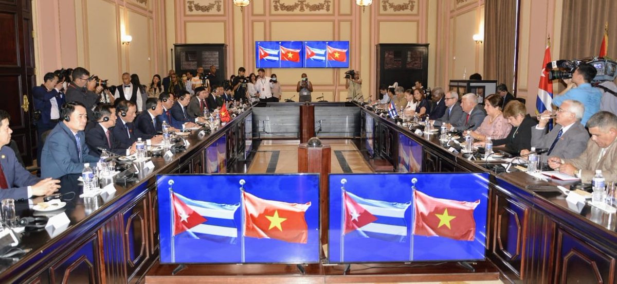AsambleaUjc's tweet photo. @AsambleaCuba @EmbaCubaVietnam @OrlandoHGuillen @anamarianpp @HomeroAcostaA @DiazCanelB @EmilioLozadaG @BrunoRguezP @CubaMINREX @yolandafgomez @ArelysDiputada La @AsambleaCuba estrecha las relaciones diplomáticas parlamentarias con el hermano país de #Vitnam. https://t.co/nNtXi28l3k
