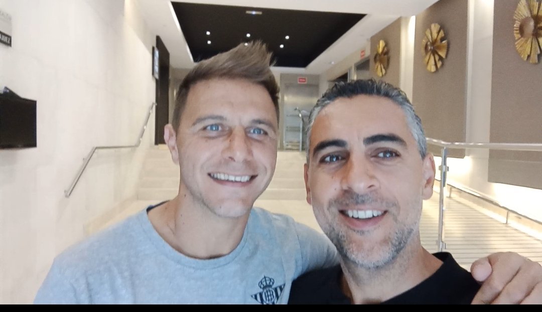 dr_jm_alvarez's tweet image. Siempre quedará en mi corazón 💚 haber compartido contigo en @RealBetis  y haberte cuidado durante 5  de tus 23 años de fútbol arte y beticismo. Mi Capitán. Leyenda. Joaquín del Betis. Persona y profesional de 10💚⚽💚