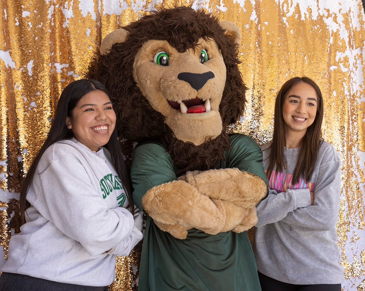 The Campus Activities Board put on another amazing Strawberry Jubilee this year! A great time to celebrate our State Fruit with food, music, dancing, and other fun activities! #StrawberryJubilee #LionUp #OurSoutheastern #CampusLife