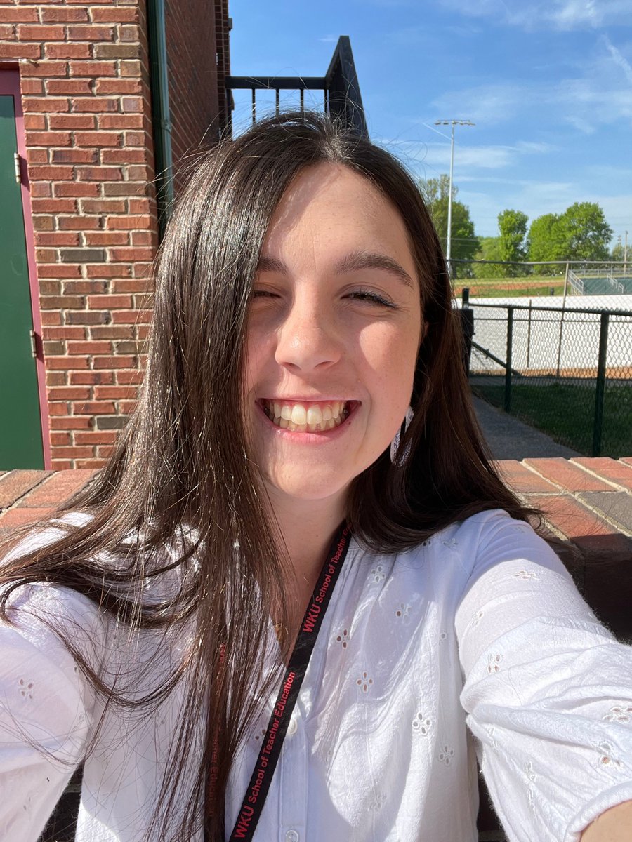 LWeaver02's tweet photo. Fire drills + WiFi crashes= reading outside &amp; going for a walk! ☀️ 📖 @WKUCEBS @CEPTatWKU @DrakesCreekMS @DrMargarella https://t.co/HDowkvSUCf