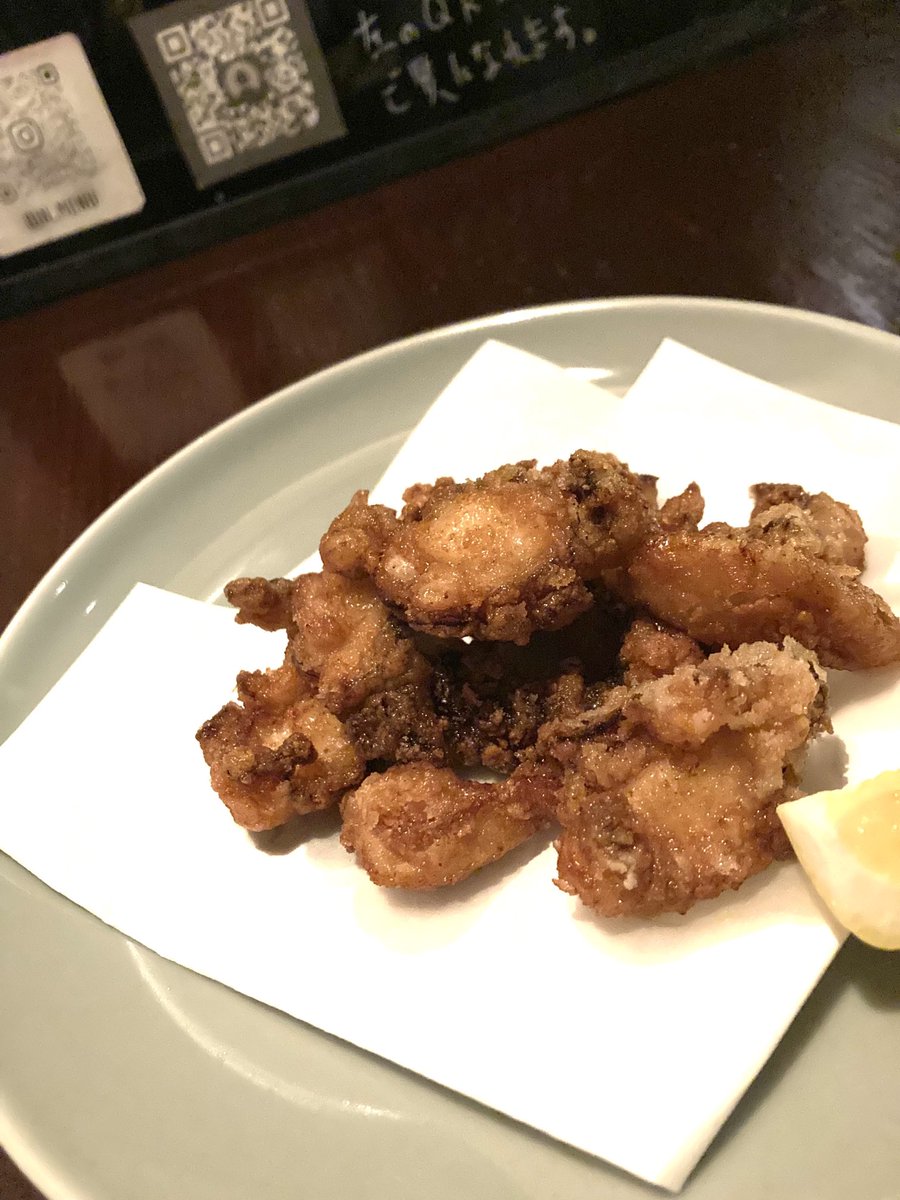 4fF5ZP14SSbbrFI's tweet photo. 本日の酔い時間は恵比寿駅 Bar Bin。
タコ唐揚げ、香ばしさある薄衣はかりっかりでポップな歯応えですよ。身がぷにっぷにで弾力が程よく、でも顎が疲れない絶妙さで、下味の絶妙さが頬を緩ませますよ。
#恵比寿駅ダイニングバー #恵比寿駅タコ唐揚げ #タコ唐揚げ #foodporn #friedoctopus https://t.co/Abl4XzCLx8