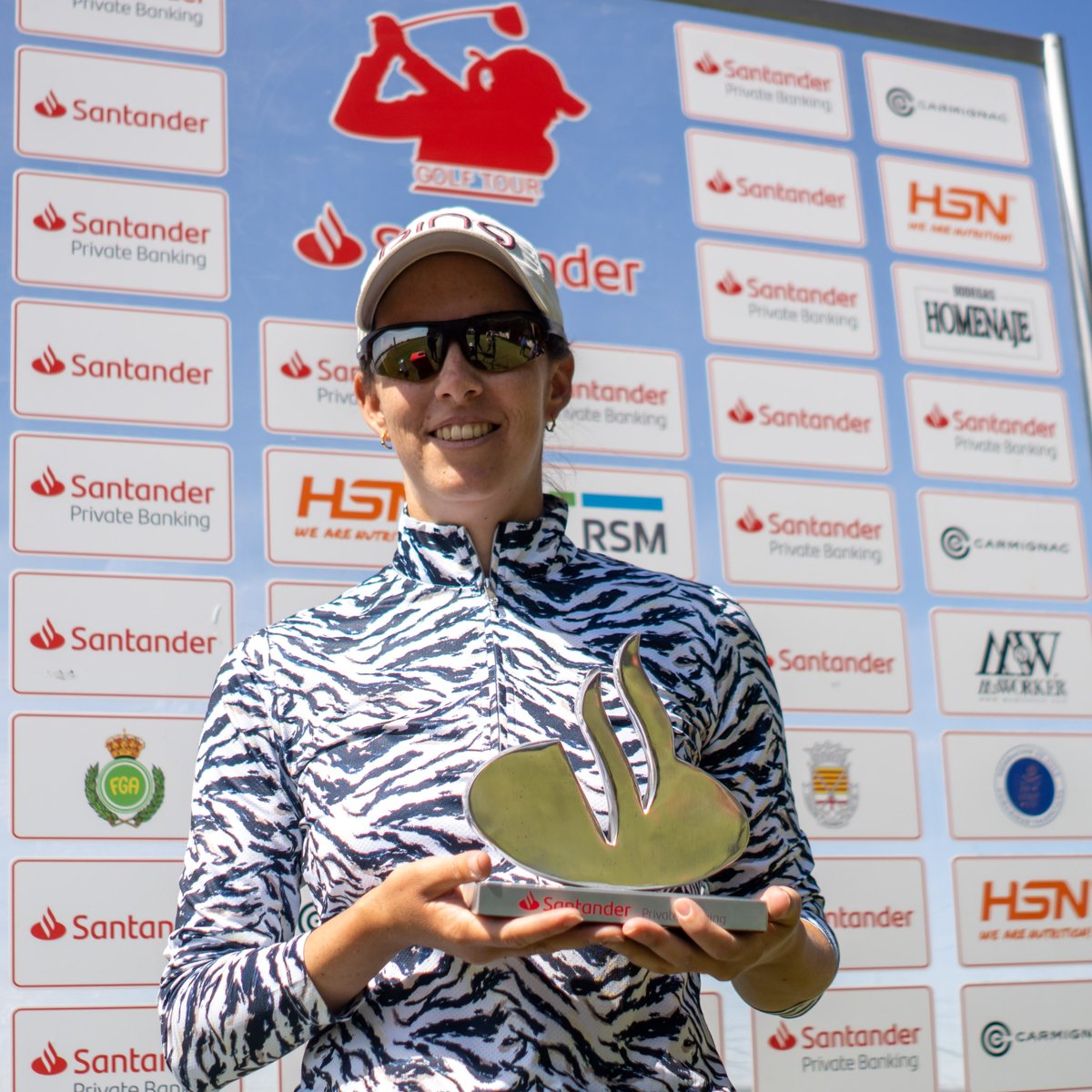 SantanderGolf's tweet photo. ¡Campeona! 👏 @mireiaprat1 

#SantanderGolfTour https://t.co/E2aRMXu1R2