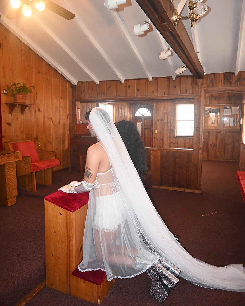 sizzyrocket's tweet photo. TONIGHT. MIDNIGHT EST 💍🕊️ MEET US AT THE ALTAR... https://t.co/QQQZbPSx9K