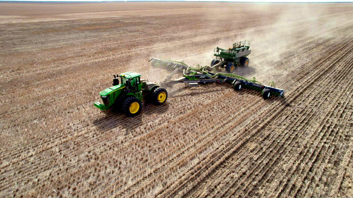 Thanks to Andy at HP Wee Waa for the 9R640 demo. An absolute beast of a tractor! The operator experience is next level. The cab is large, comfy and quiet. Getting the power to the ground was no probs, maxing out at 125% (800Hp) engine load in the wet patches with <8% slip… Wow!