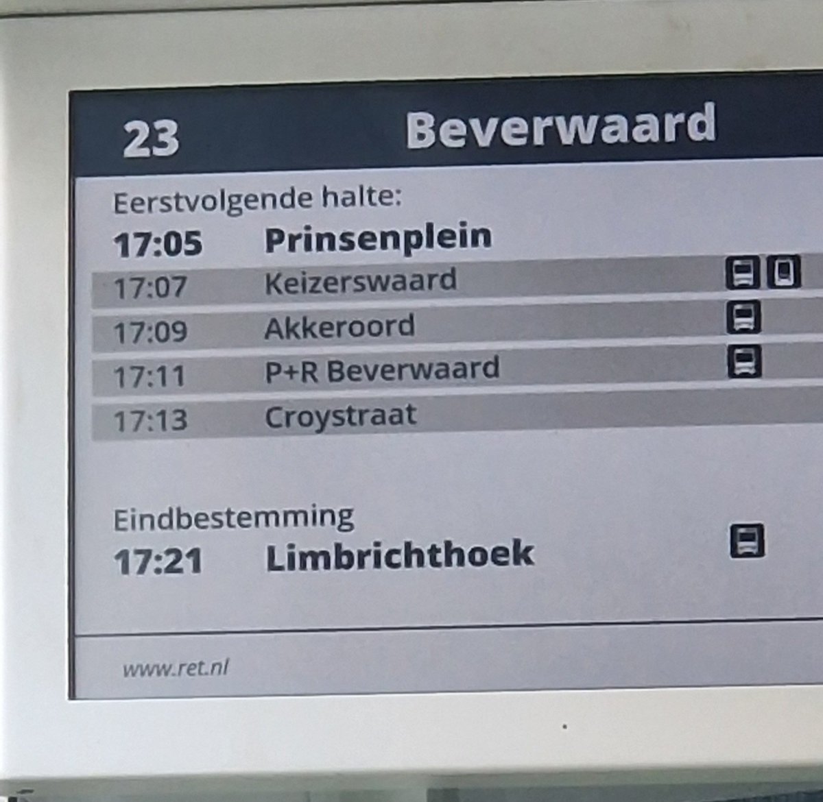 Pepperina1966's tweet photo. Waar ben ik? #verveeltweet 🤪 #OV #tram #donderdag #bijmamaeten #verassing https://t.co/PVTXISb3PO