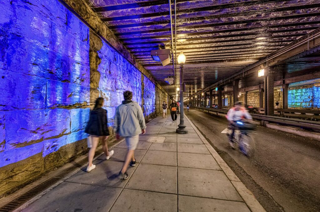 StreetArtShow's tweet photo. NoMa Parks Foundation unveiled the K Street Virtual Gallery, a new, permanent outdoor #art installation located in the 400-foot rail underpass on K Street between First and Second Streets NE🇺🇸 #StreetArt #digitalart #lightprojection #publicart #USA #DC https://t.co/kQqlxcxBI8