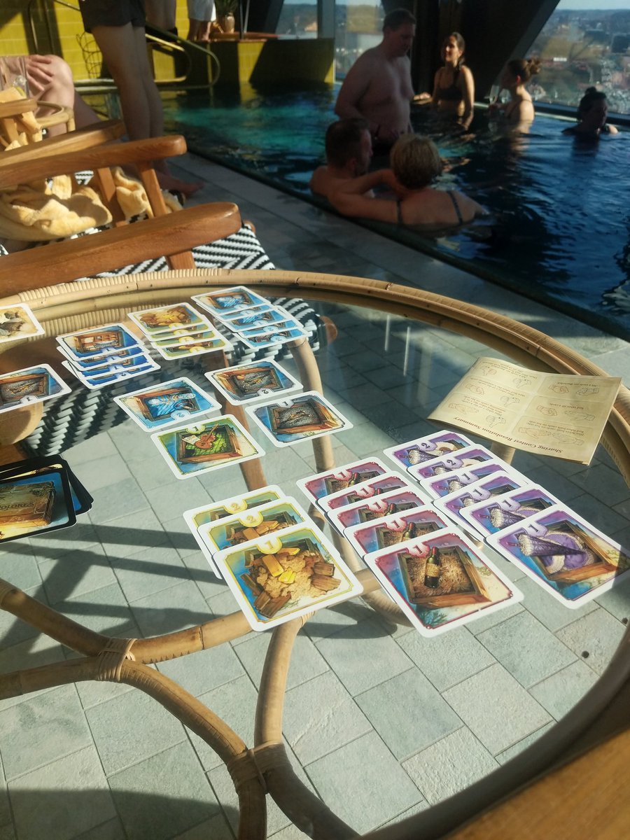 aCapGames's tweet image. Some HMS Dolores by the pool.. ✨