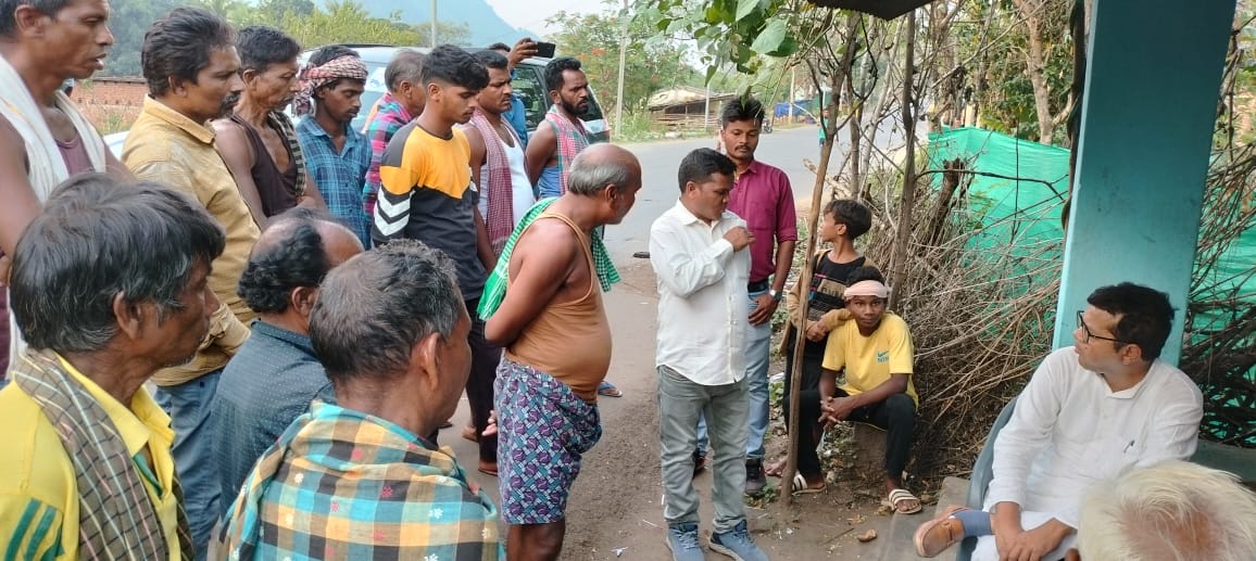 saptagiriulaka's tweet photo. Kumbikota &amp; Laxmipur GPs - Connecting with our workers and well wishers #StrongerTogether #Koraput https://t.co/EvJS66UT9o