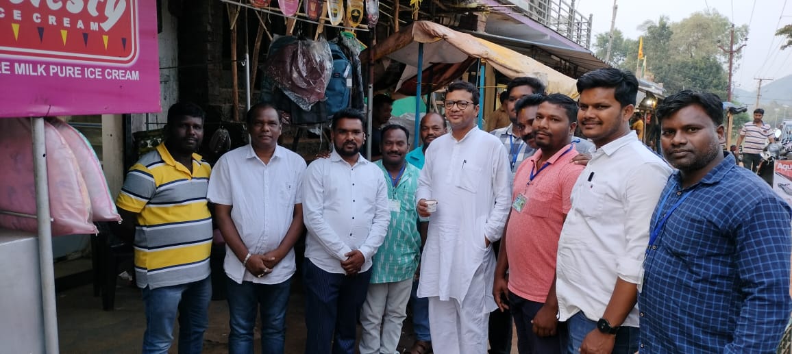saptagiriulaka's tweet photo. Kumbikota &amp; Laxmipur GPs - Connecting with our workers and well wishers #StrongerTogether #Koraput https://t.co/EvJS66UT9o