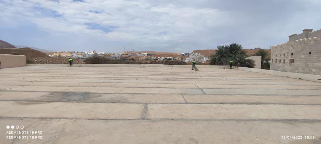 arabiandailys's tweet photo. #Muscat_Municipality in #Bausher carries out cleaning the Eid chapels and their parking lots. https://t.co/Xo4U4R594W