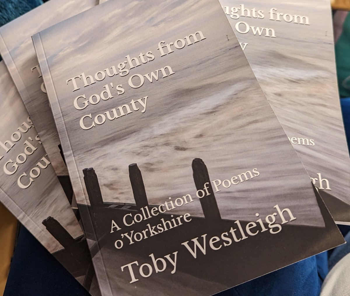 Well... Authors copies have arrived and are looking pretty... The picture on the front is Hornsea beach for anyone who is curious 🧐

Get your own copy here; amazon.co.uk/Toby-Westleigh…

#poetry #poetrycommunity #indieauthor