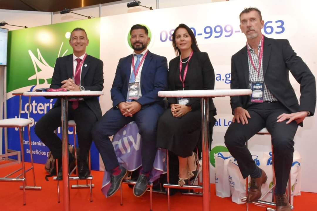 JResponsableBA's tweet image. El Programa participó en la expo @sagselatam. 
El Dir, Mauro Guevara, estuvo presente en el stand de @LoteriaBA acompañando al presidente @OmarGaldurralde,la Vice,@Lali_Garcia_ y el Sec. Ejecutivo,Carlos Gallo. 

Además, Guevara disertó en un panel sobre #JuegoResponsable.