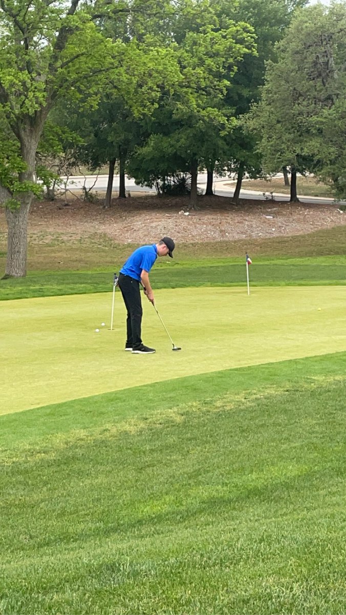 Ethan Emery warming up for round two of the Regional Golf Tournament.    #TTP <a href="/NataliaSports/">Natalia Athletics</a>