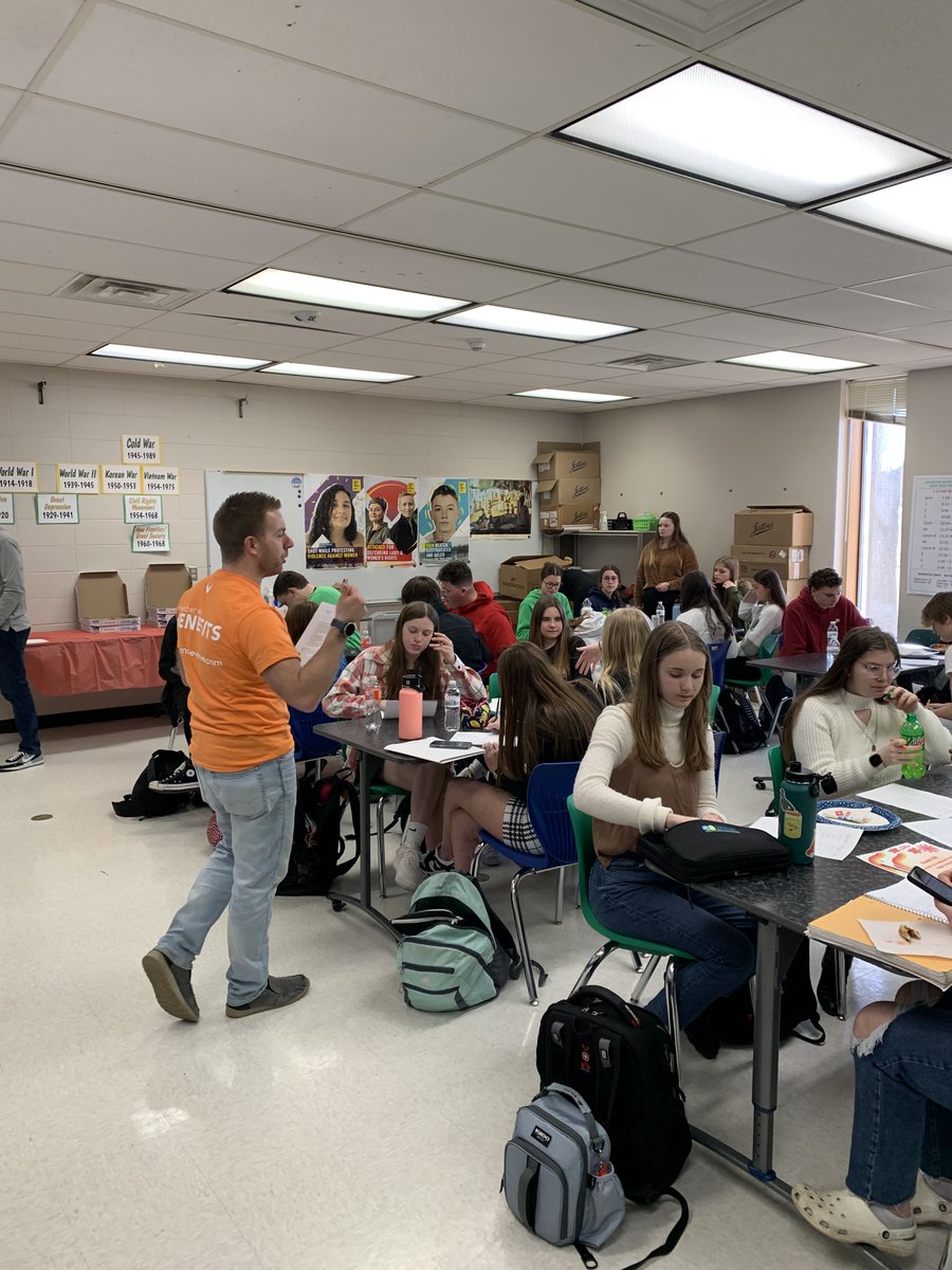 CommunitiesONHS's tweet photo. For the past few weeks 6 students have been working with @verveacu to provide a session called ”Let’s Talk Money.” Their goal is to teach students how to better manage their money and through this session students are becoming more aware of what is to come financially. #LetsSave https://t.co/a3nGTy21ke