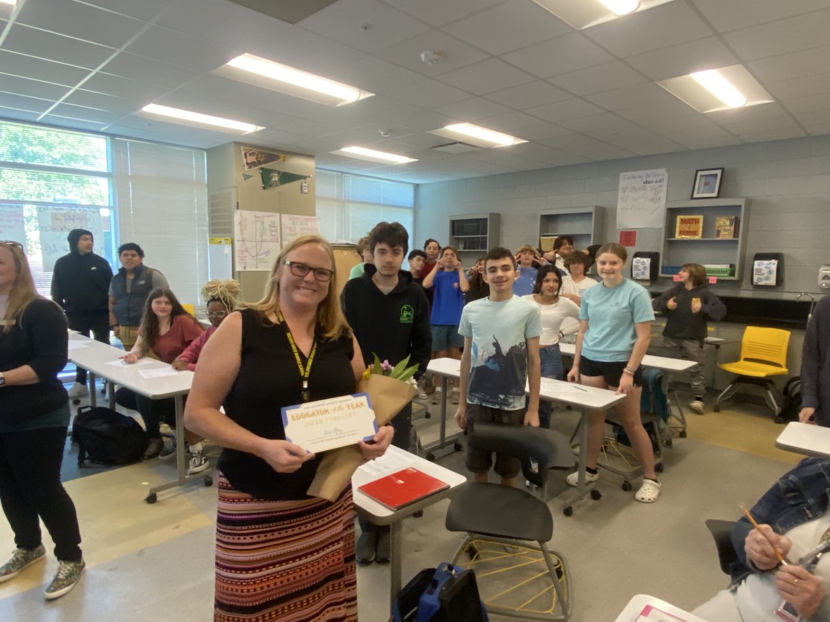 araines_'s tweet photo. Congrats to Lori Roy from Roland-Grise Middle School! She is a finalist for Middle School Teacher of the Year! ⁦@NewHanoverCoSch⁩ https://t.co/Knf9RIN7iF