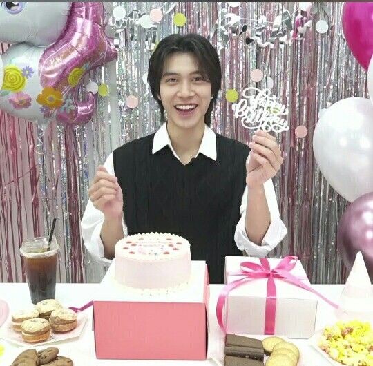 happyfeIi's tweet photo. who is celebrating their birthday today?
congratulations on your birthday. my adviki, this is your first birthday with me, and i hope you enjoy my company.
i wish you the best this year. happy birthday, once more! https://t.co/vYJgwjhEY5