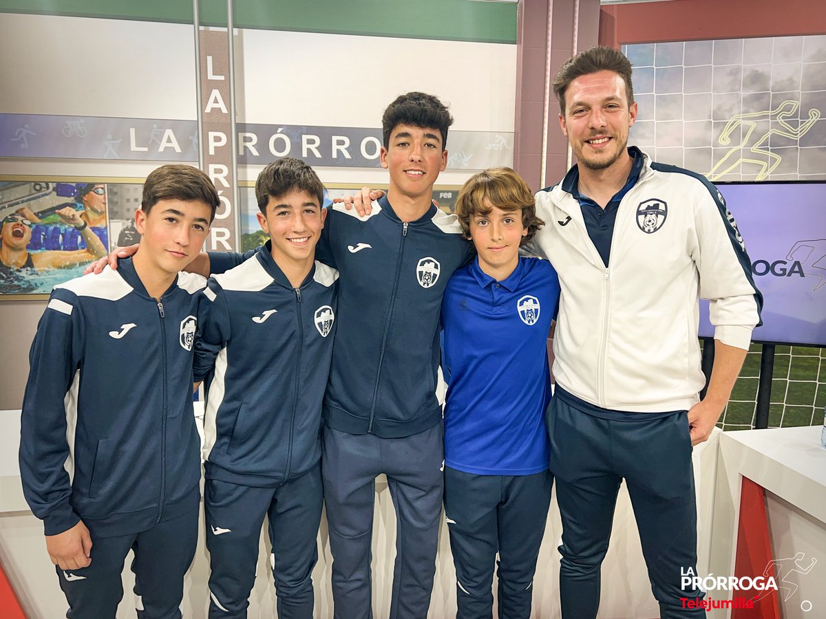 LaProrrogaTCJ's tweet photo. 📺⚽️ ¡Tras el parón por Semana Santa, hoy volvemos con La Prórroga a Telejumilla!

⚽️💙 Nos visita el equipo Infantil Autonómica de la EFF Jumilla tras proclamarse este martes campeón de liga y conseguir el ascenso a Superliga Infantil. https://t.co/tU9hrn18Qm