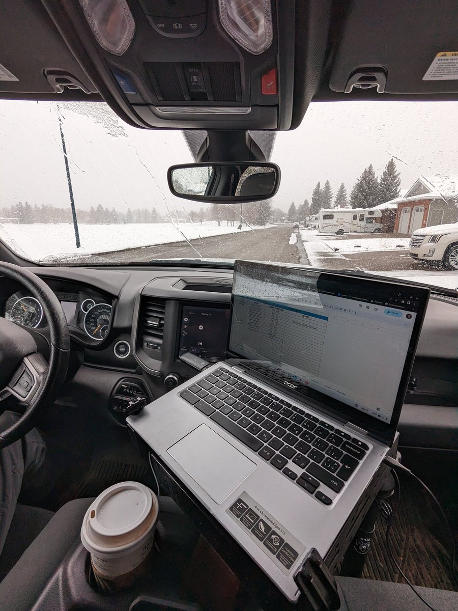 Even in a spring storm we are out around the community conducting patrols and responding to calls for service.

DYK? You can easily report animal bylaw complaints online through our website.

#yql #lethbridge #animalservices #bylaw #patrol